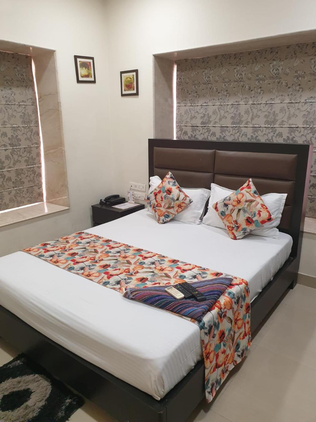 Nk7 Guest House 콜카타 외부 사진